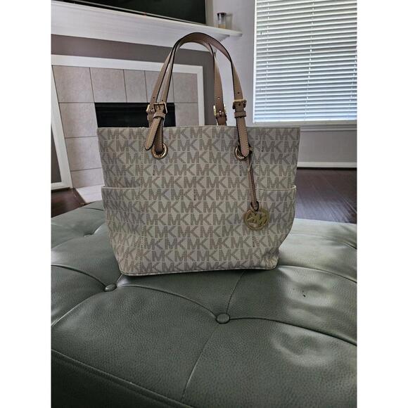 Michael Kors Tote Jet Set Logo Print Signature Vanilla Tote Handbag NWT - Picture 2 of 7